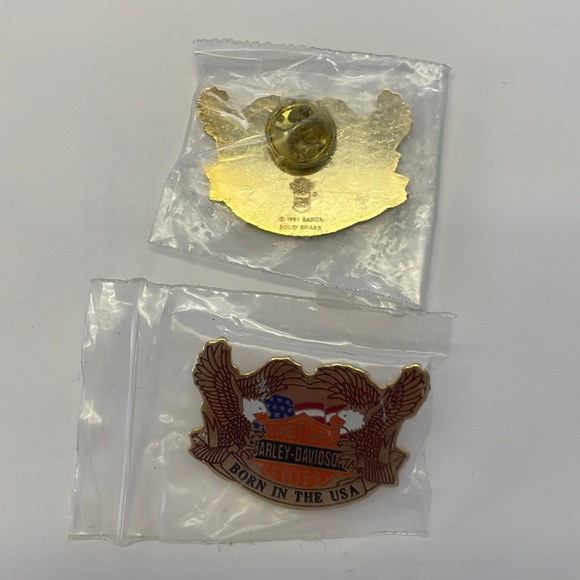 TWO HARLEY DAVIDSON GOLD PINS - Picture 2 of 5